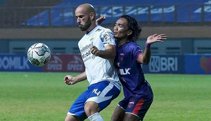 Dua Gol Rashid Tumbangkan Persita, Persib Dekati Puncak Klasemen Sementara Liga 1 2021